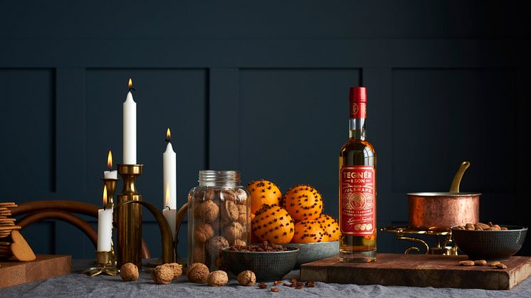 Tegnér & Son Julsnaps är en både traditionell och modern snaps särskilt gångbar tillsammans med julens traditionella mat. Foto: Daniel Dahlgren