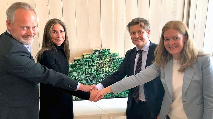 Patrik Andersson, vd Business Region Göteborg, Christina Heikel, Fastighetsägarna, Terje Johansson, vd Framtiden, och Marina Fritsche, vice vd Wallenstam, är fyra av de närmare 40 parter som undertecknar Handslaget om cirkulärt byggande i Göteborg.