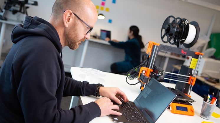Vinnaren får 30 timmars hjälp av teknikexperten Jan Björn för att utveckla sin prototyp. Foto: Svante Olsson. 