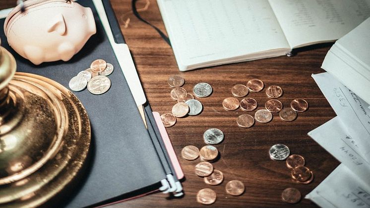 Oft in einen Topf geworfen, aber es gibt wesentliche Unterschiede: Studienkredite versus Studienfonds