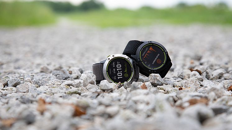 Dank verbessertem Prozessor und Solarladelinse  hält die Enduro bis zu 80 Stunden im GPS-Modus durch.