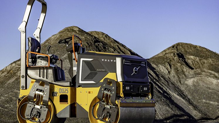Volvo CE presenterar den första eldrivna maskinen i segmentet väganläggning