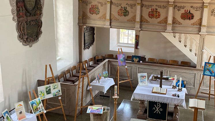 "Kunst von nebenan" heißt die Ausstellung, die am Samstag, 29. Juni, in der Kirche in Wommen zu sehen ist. 