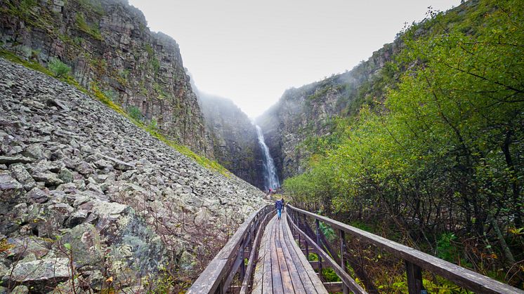 NjupeskarWaterfall_fotoKolaProductions_VisitDalarna