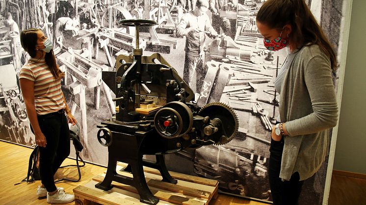 Dreiseitenschneider mit Elektroantrieb