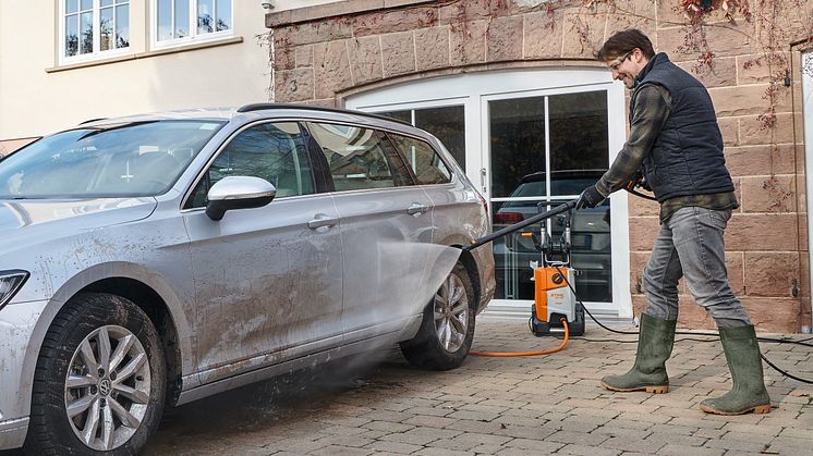 Viuhkasuutin paineensäädöllä soveltuu erinomaisesti myös auton pesuun.