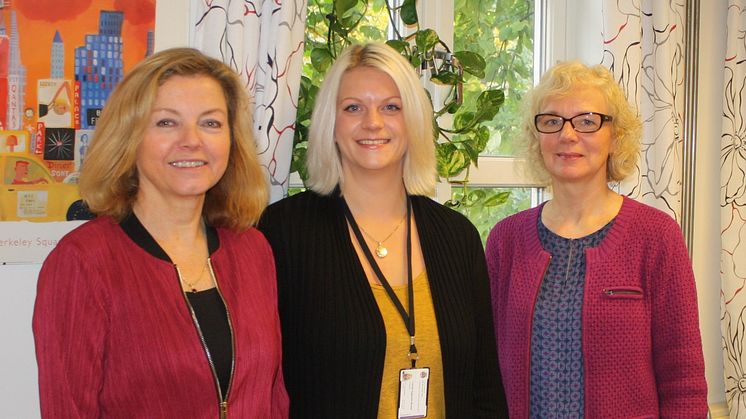 Fv. Teamleder ved Grønland helsestasjon Ann Kristin Vedeler, familievikar Cecilie Eggestad Bendal og teamleder ved Fyrstikktorget helsestasjon Unni Fadum Moen. Foto Bydel Gamle Oslo.