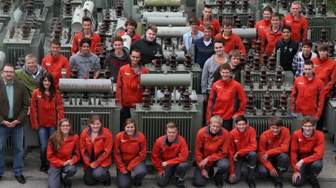 Bayernwerk Azubis spenden 1.000 Euro für das Projekt „Brücke für Lea“