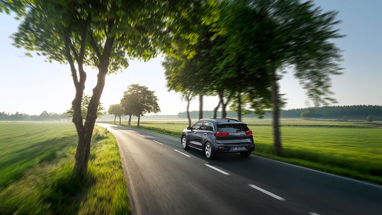 Kia_eNiro_2022_road.jpg