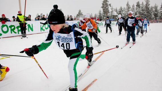 Ungdomar och äldre i Vasaloppsspåret