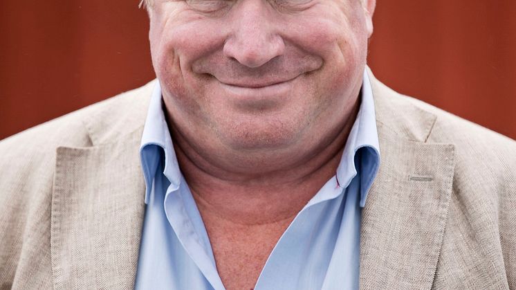 Ny turné för Claes Malmbergs populära skrattfest och publiksuccé ”Mr Universum”!