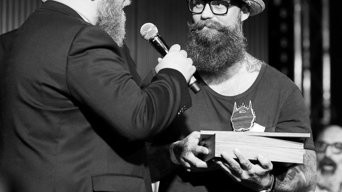 Förra årets vinnare Torbjörn Olofsson (vinnare av "Styled Full Beard 2016") tävlar i år igen om titeln "Best Styled Beard 2017". 