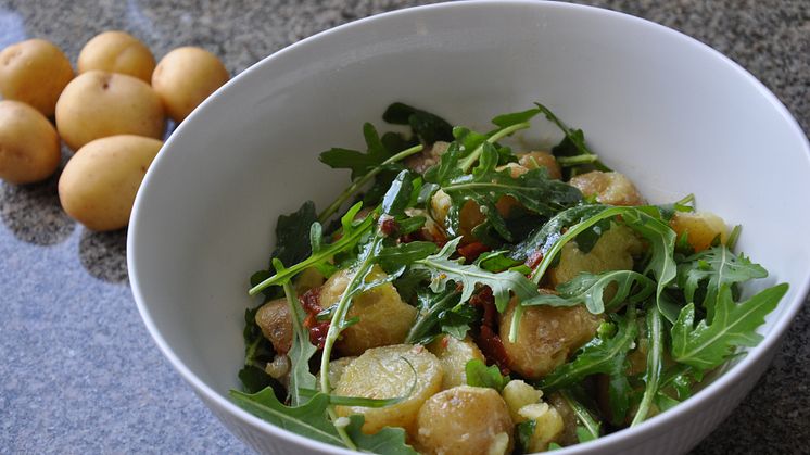 Månadens recept juli - Färskpotatissallad med ruccola