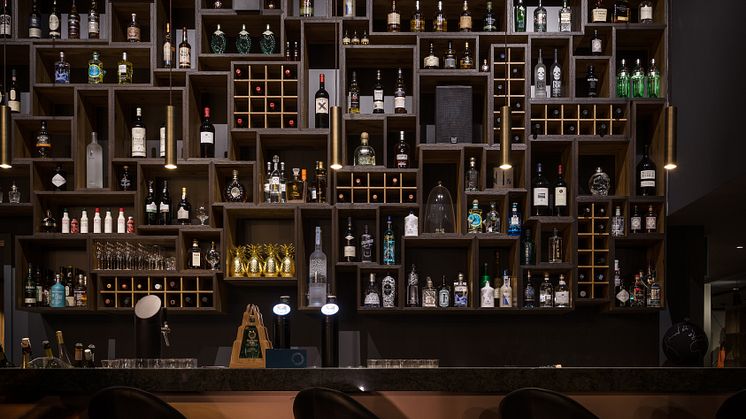Baren på HUUS Hotel, Gstaad, designat av Stylt Trampoli