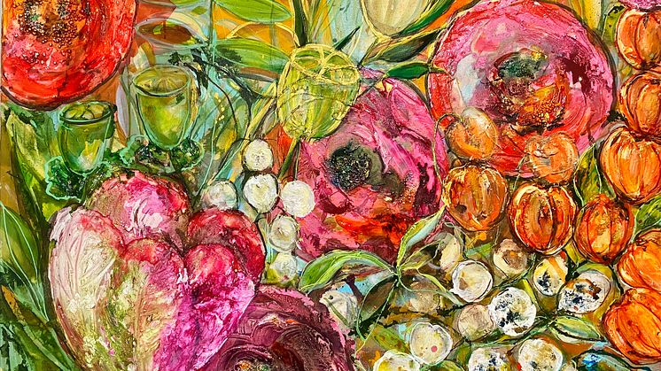 sprakande blommor målade av Susanne Arvidsson som ställer ut i Nora konsthall