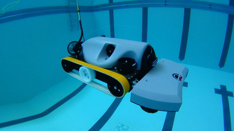 Proactive in-water hull cleaning capability