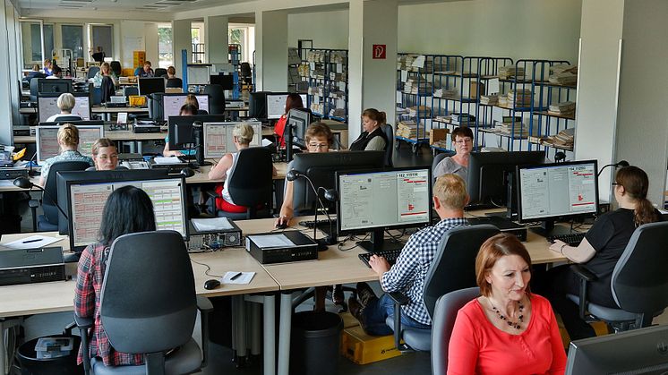 Scannen, Datenextraktion und Validierung von Rechnungen beim Hamburger Scandienstleister MicroData_Foto MicroData