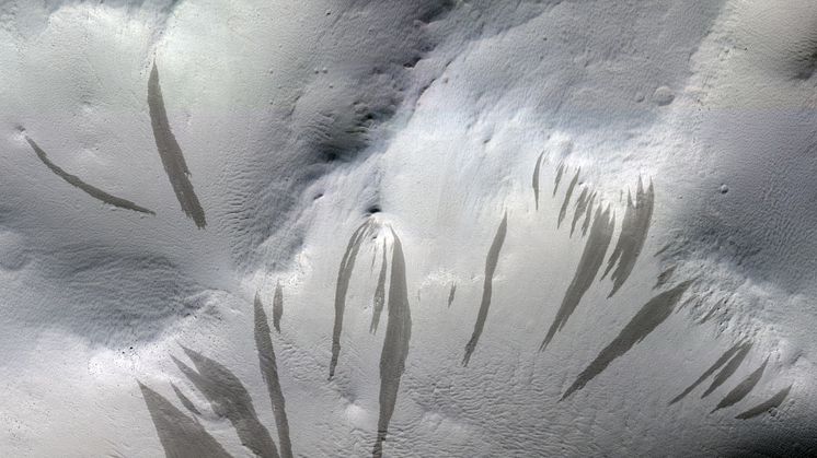 Strimmor på Mars, tecken på mer vattenaktivitet än forskarna trott 