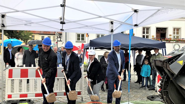 Spatenstich in Bad Düben: Von rechts: Jens Müller (Geschäftsführer Deutsche Glasfaser), Astrid Münster (Bürgermeistern der Stadt Bad Düben), Axel Schumann (Leiter Carrier Vertrieb enviaTel), Michael Kölling (Regionalleiter Deutsche Glasfaser) (DG)