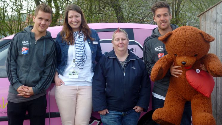 Bayrisch-sächsische Freundschaft: Fuchstaler Fußballer spenden für Bärenherz