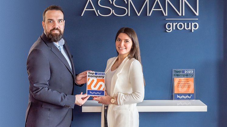 Dirk Kunz, CFO und Seyda Ercan, Team Manager HR freuen sich über die erneute Auszeichnung zur „Top Company“