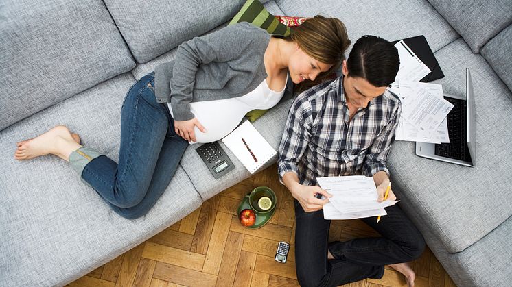 Ny undersökning från SkandiaMäklarna visar: Oro bland barnfamiljer inför kommande räntebesked