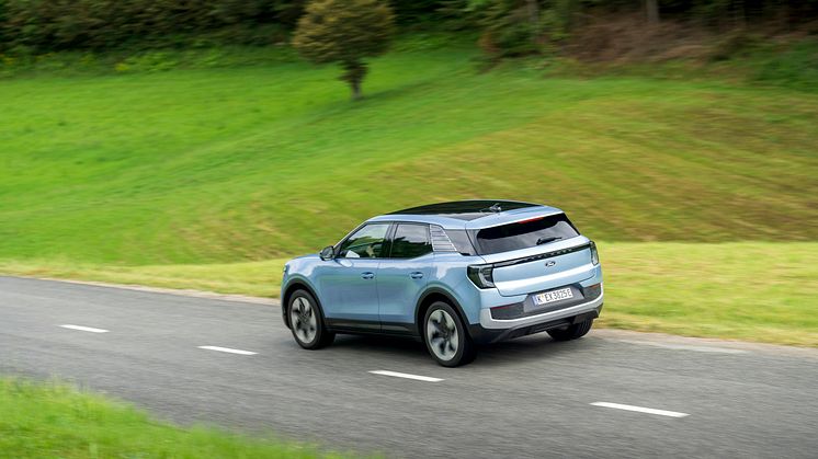 FORD EXPLORER ARCTIC BLUE 2024 (8).jpg