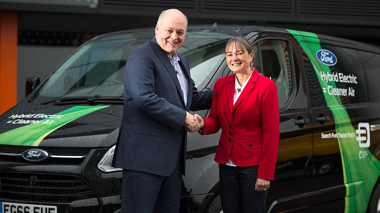 Fords vd och styrelseordförande Jim Hackett tillsammans med Fords chef för smart mobilitet Sarah-Jane Williams.