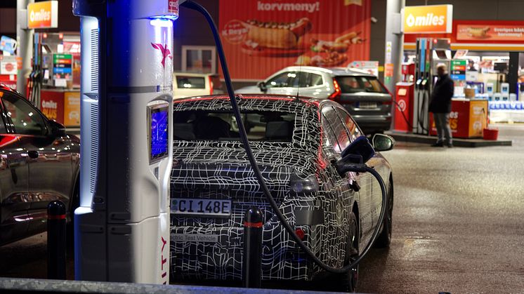 Helt nye BMW i5 Sedan på kamuflerte tester