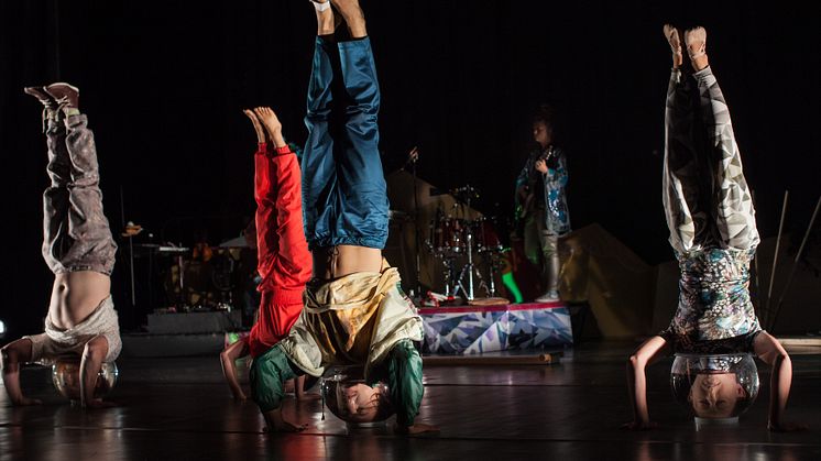 Cirkus Cirkör : Underart - hyllning till en kraschlandning