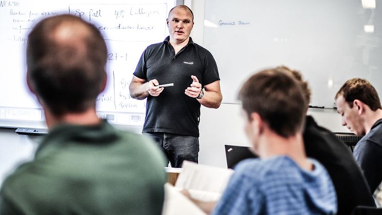 TRAINOR INSTRUCTORS ARE KNOWN AS MOTIVATING AND SKILLED, BOTH IN EXPERTISE AND PEDAGOGICS.