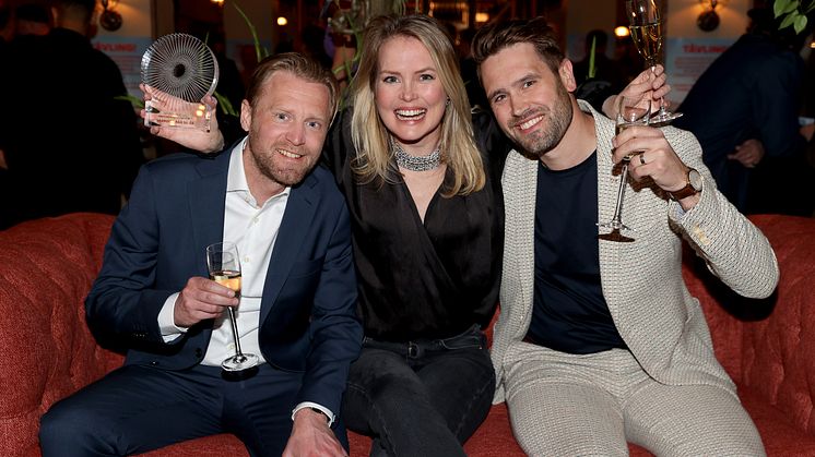 Vårrusets projektledare Louise Fredriksson tillsammans med Axel Lönnqvist (säljansvarig, t.v.) och David Fridell (verksamhetschef).