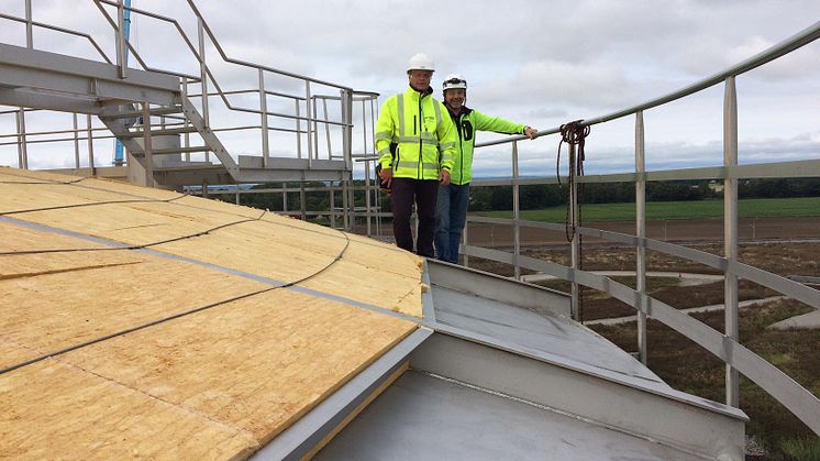 Joachim Hallin, Bilfinger och Mats Kristenson, ISOVER på cisterntaket 