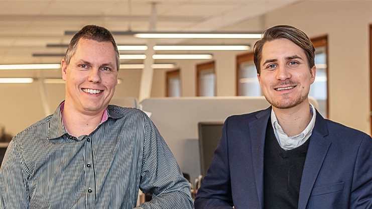 På bilden Årets medarbetare SoftOne Group: Håkan Ehrson, utvecklare och Joakim Brolin teamleader HR-support