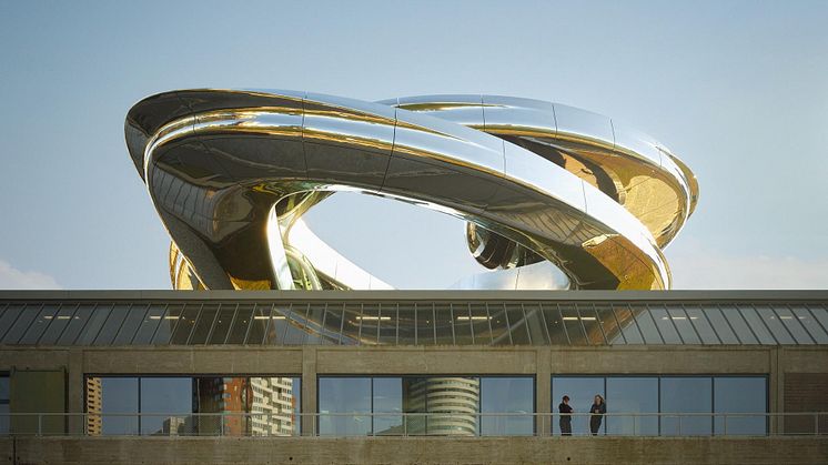 Kebony-Holztreppe im FENIX Museum: Nachhaltige Architektur, doppelte Helix, Design von MAD Architects in Rotterdam.