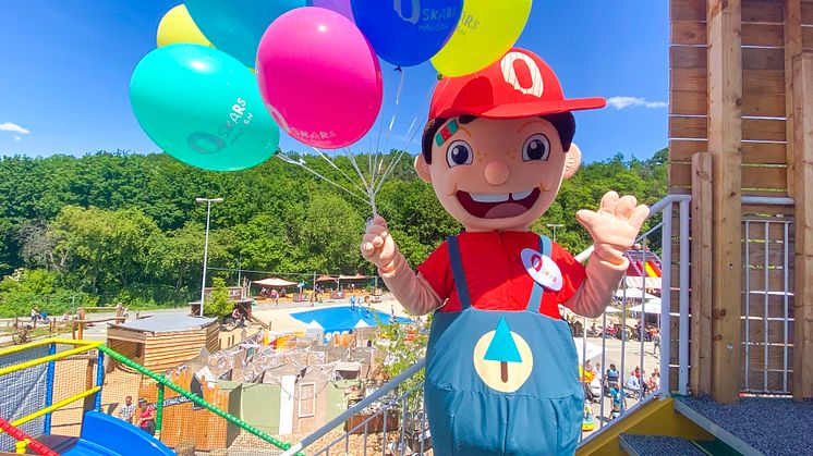 Oskar mit Luftballons_Foto Oskarshausen