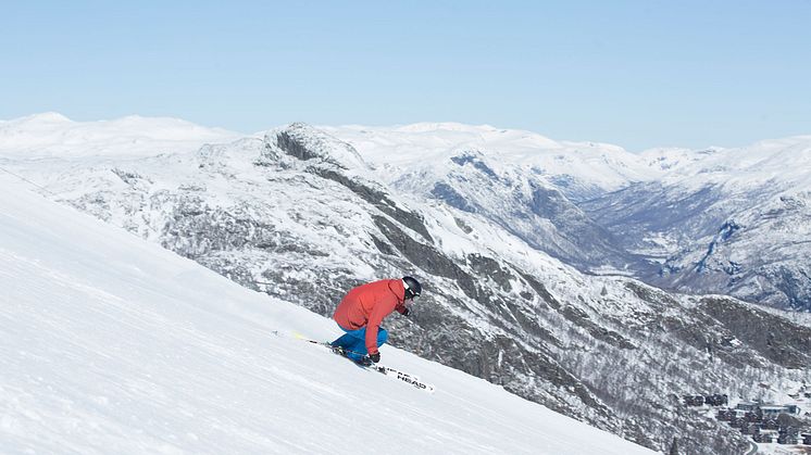 Bilde: Med fine skiforhold og økt interesse for vårperioden tilbyr Hemsedal skikjøring hver dag til og med søndag 7. mai. Bilde fra 18. april av Kalle Hägglund/SkiStar Hemsedal.