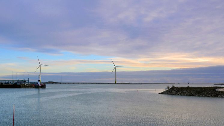 Fotomontage av de två nya vindkraftverken som ska byggas i Trelleborgs Hamn