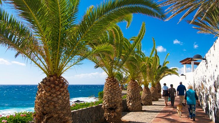 Bara ströplatser kvar: 100 000 svenskar firar påsk på stranden 