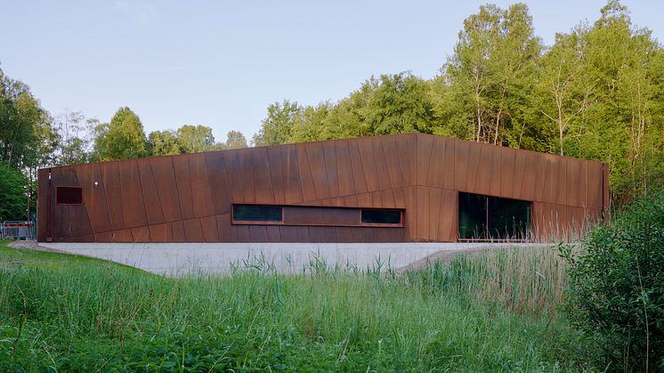 Brudaremossen lakvattenbyggnad är årets bästa byggnad. Kretslopp och vatten är byggaktör och KUB arkitekter. Bästa byggnaden 2020 är Lindholmens tekniska gymnasium där lokalförvaltningen är byggaktör och  KUB arkitekter. Foto: Bert Leandersson.