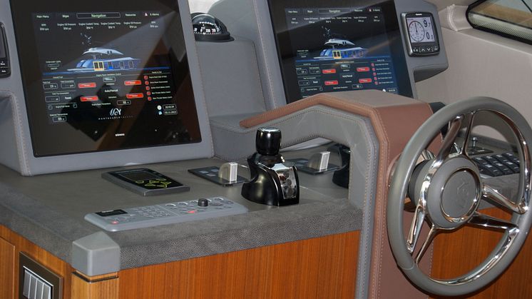 High res image - Cox Powertrain - Xenta Joystick