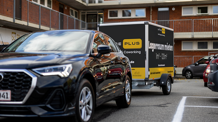 In Nürnberg können die Einwohner jetzt komplett kostenlos einen Anhänger mieten. Die Anhänger befinden sich beim Selfstorage-Anbieter Space Plus und sind ein Sharing-Economy-Dienst, der von Freetrailer geliefert wird. Bilde: Freetrailer.