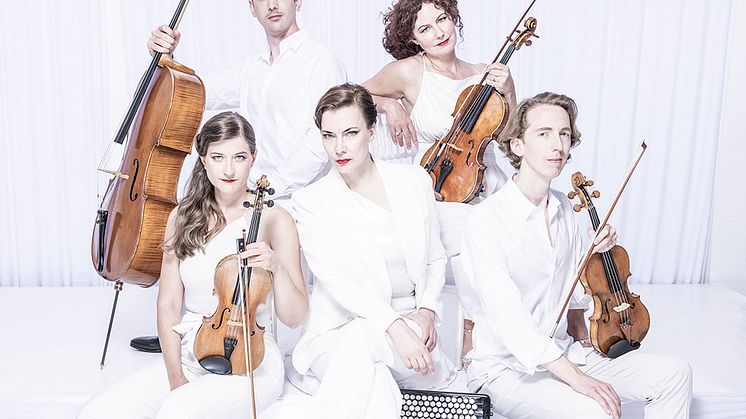Ackordeonvirtuosen Minna Weurlander och hennes stråkkvartett Deseo String Quartet kommer till Palladium 7 februari med Cinematics. Foto: Mats Bäcker