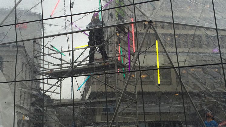Uppbyggnad av igloon på Gustav Adolfs torg