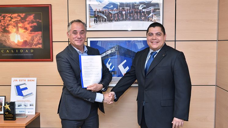 Salvador Escoda and Camfil sign agreement. 