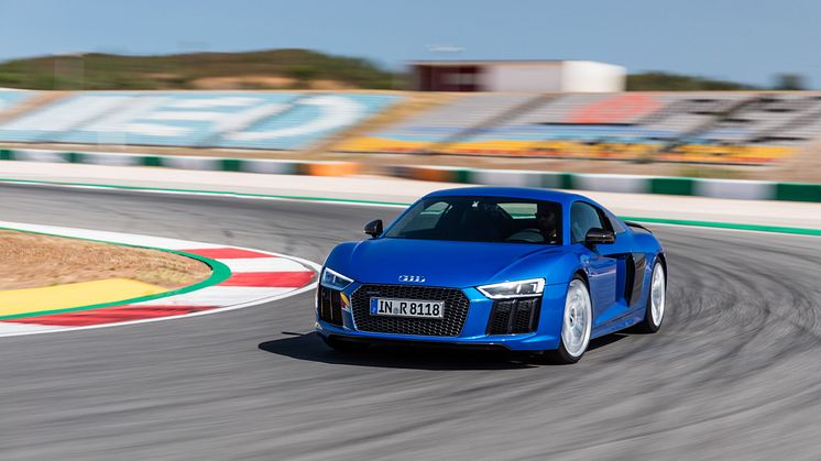 R8 Ara Blue front left side