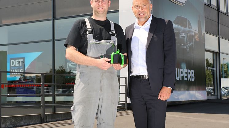 SKODA verdensmester Henrik Svane sammen med direktøren for SKODA i Danmark Henrik Blom