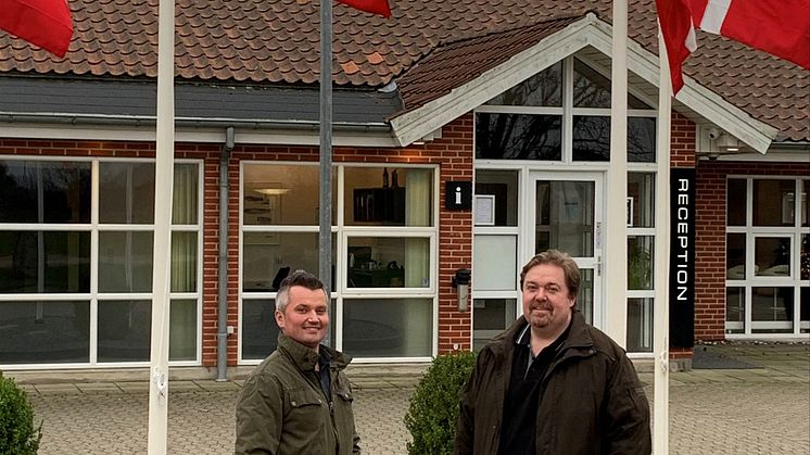 Hotel Hedemarken har netop indgået aftale med Samhandel omkring outsourcing af deres indkøb. Hotelchef Kenneth Thomsen (tv) og Claus Jespersen fra Jespersen Hotels ApS (th) ser frem til samarbejdet.