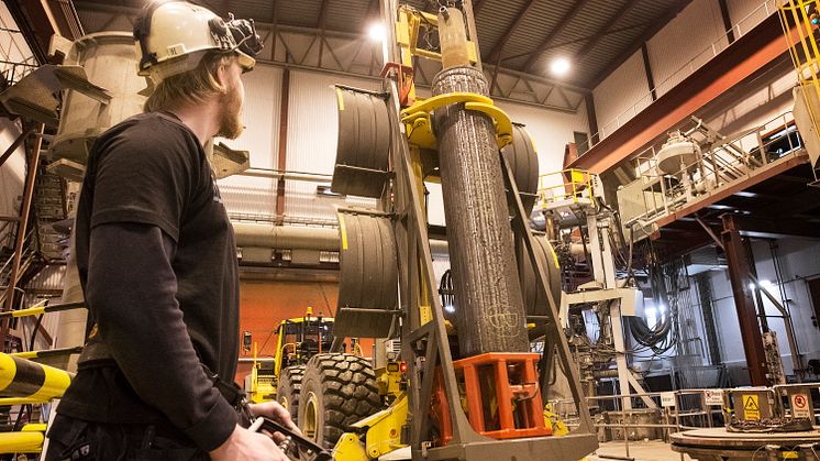 Fjärrstyrning av den specialanpassade Volvo A40G dumpern