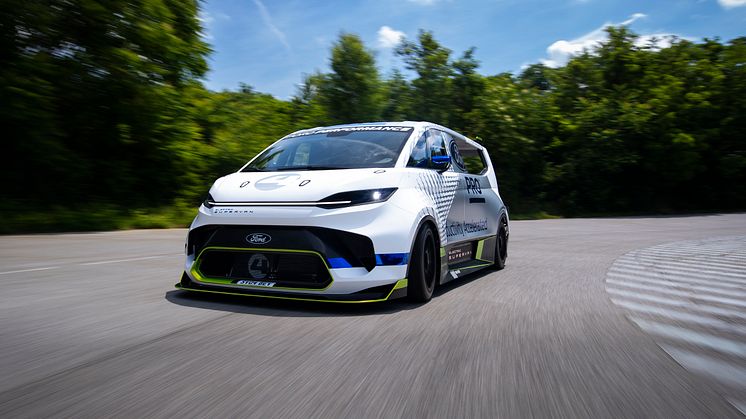 Ford Pro Electric SuperVan 2022 (7)